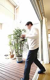 �D����̂̃z�[���f�B���O�h�A